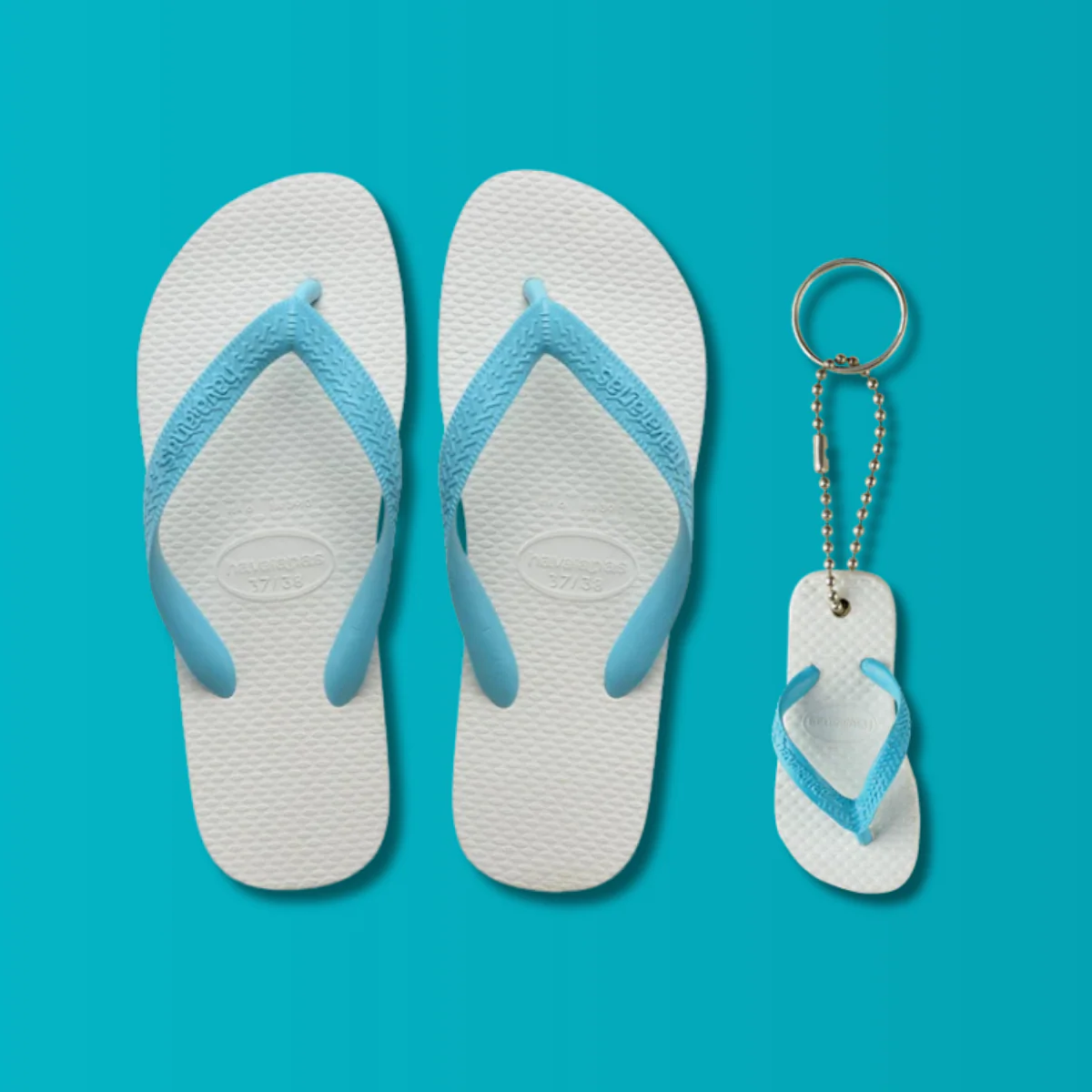 Kit Havaianas: Chinelo Tradi Preta + Chaveiro Tradi Azul - Image 3