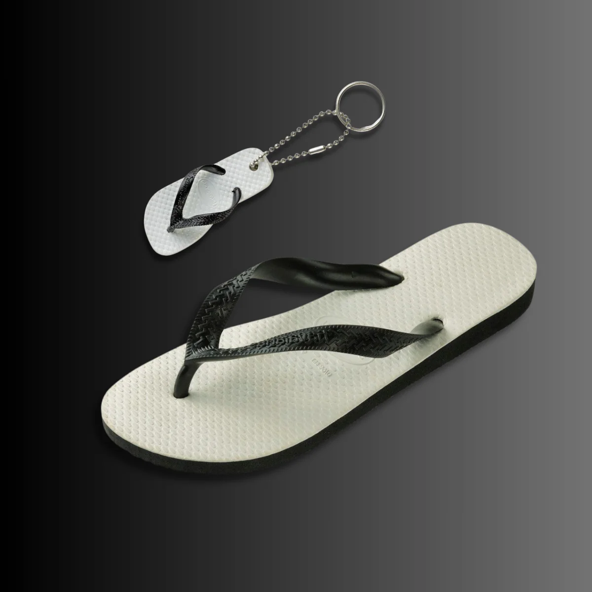 Kit Havaianas: Chinelo Tradi Preta + Chaveiro Tradi Preto - Image 3